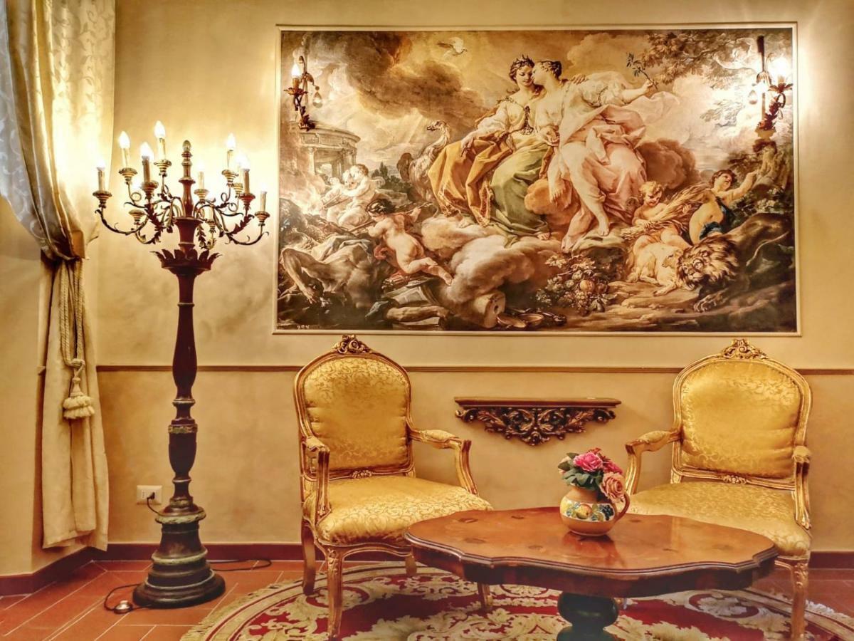 Classic Style In Center Appartement